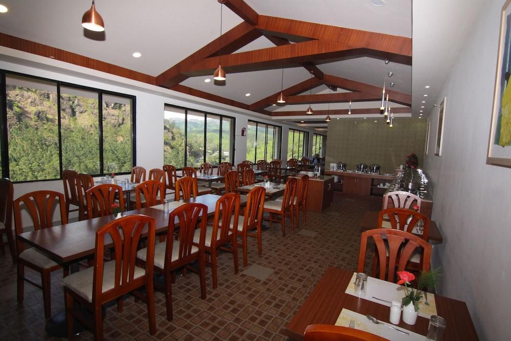 Abad Copper Castle Resort Муннар Екстер'єр фото